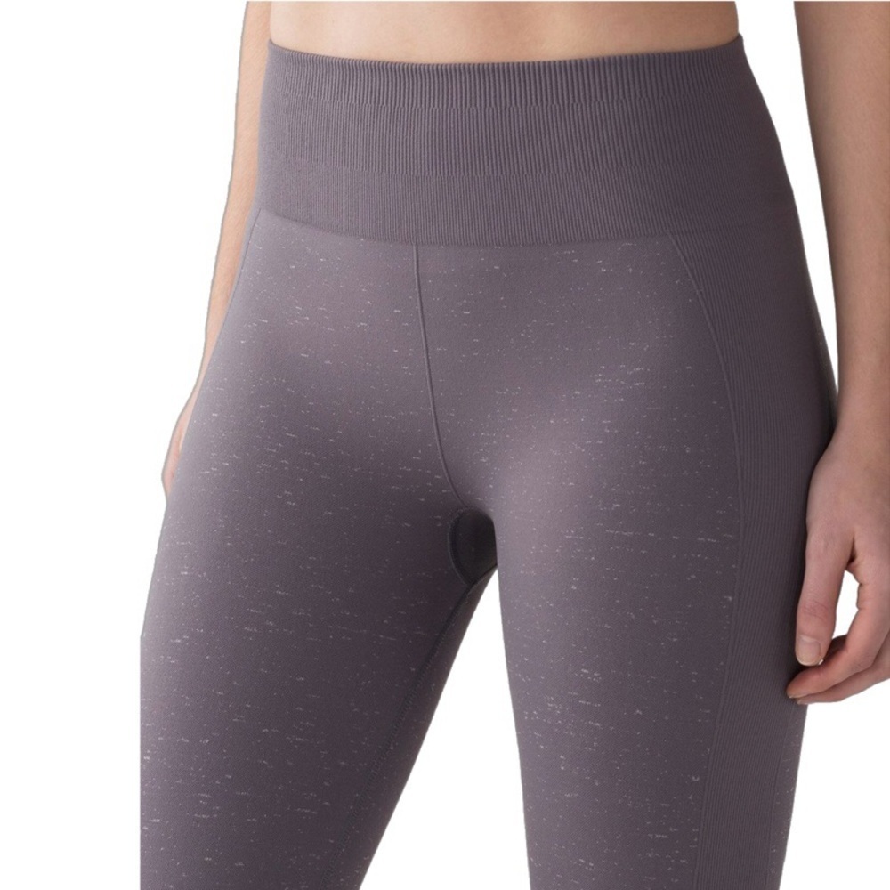 Lululemon Free To Flow 7/8 Yoga Tight, Mauve Purple Magnum/White size 2